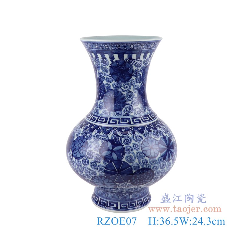 青花缠枝莲花菇瓶;产品编号：RZOE07       产品尺寸(单位cm):  高：36.5直径：24.3口径：底径：13.5重量：3.65KG