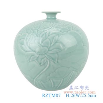 RZTM07    颜色釉影青雕刻荷花石榴瓶    高：26直径：25.5口径：底径：11.5重量：3.4KG