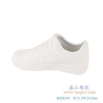 RZQU05   颜色釉雕刻亚光纯白耐克鞋子；    高：11.5直径：24.2口径：底径：重量：0.85KG