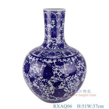 RXAQ06  青花缠枝莲天球瓶，   高51直径37口径底径18.3重量8.1KG