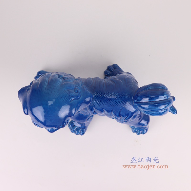 蓝色狮子狗站姿雕塑一对，产品编号：RXAT01       产品尺寸(单位cm):  高16直径26.4口径底径重量1.25KG
