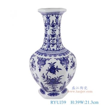 RYUJ39   青花仙桃花草纹六面赏瓶，  高39直径21.3口径1.8底径14.3重量3.4KG