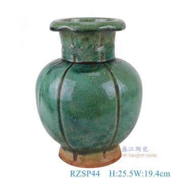 RZSP44   开片窑变绿釉雕刻竖纹花边口灯笼瓶，    高25.5直径19.4口径16底径11.7重量2.1KG